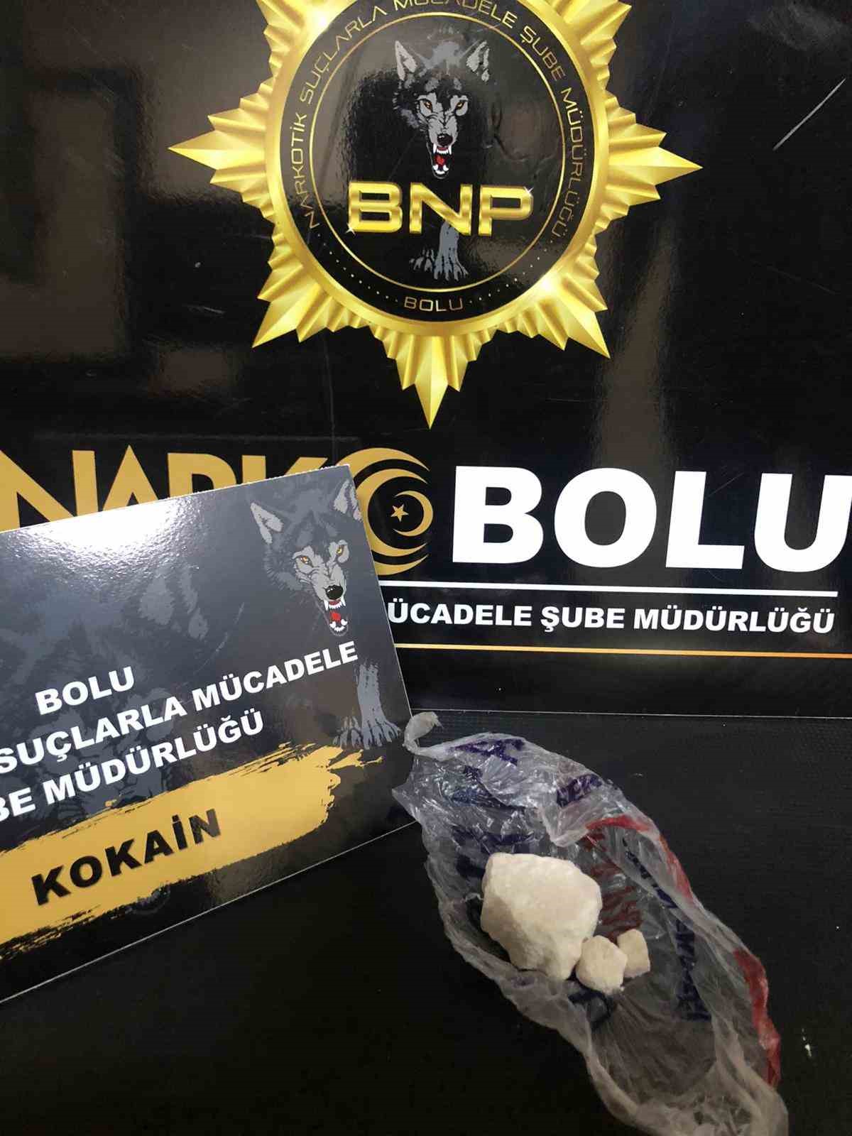 Otobüsteki yolcuda 35,55 gram kokain ele geçirildi 