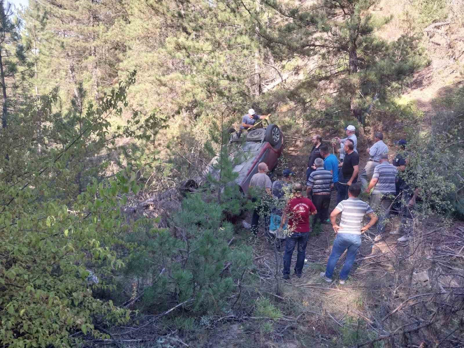 Otomobil 30 metre uçurumdan yuvarlandı: 4 yaralı İhlas Haber Ajansı