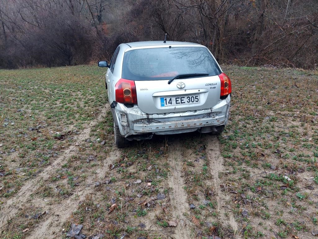 Otomobil tarlaya uçtu: 1 yaralı...BoluNet