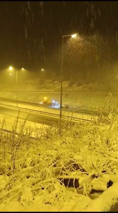 Otoyolun Bolu-Ankara sınırında kar yağışı etkili oluyor...BoluNet