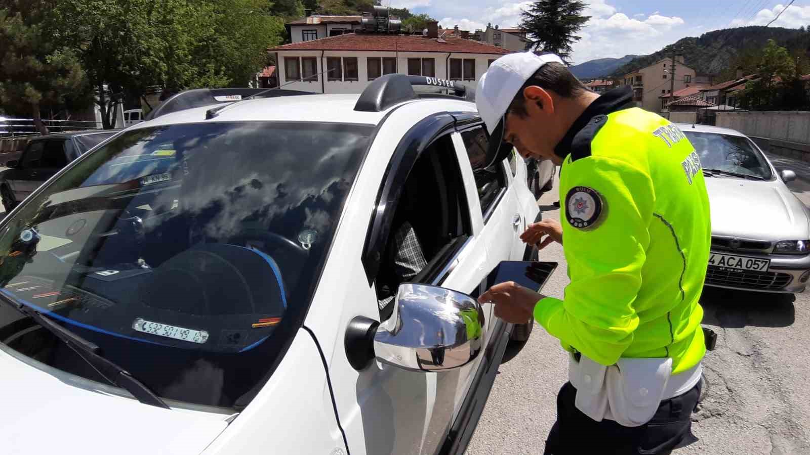 Polis ekipleri sürücüleri tek tek uyardı ...BoluNet