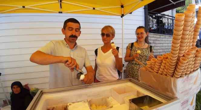 Süper meyvenin dondurması vatandaşların ilk tercihi oldu 