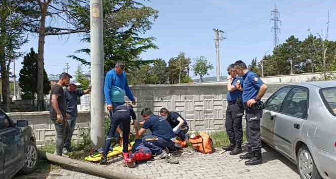 Tamirat için çıktığı direkle beraber yere düştü