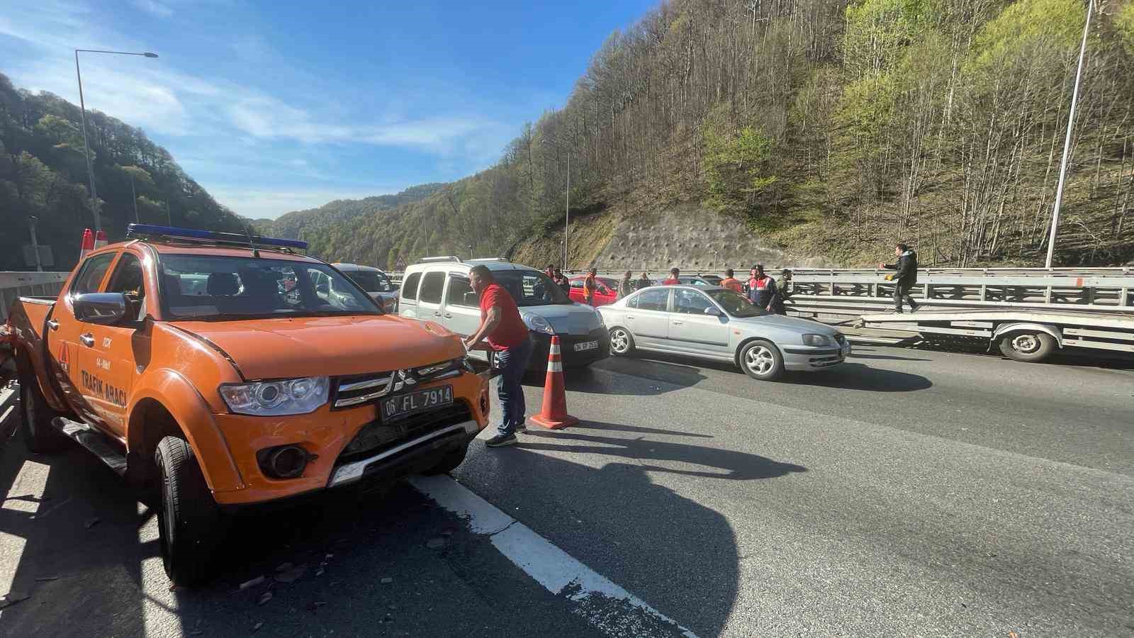 Tatil yolunda zincirleme kaza: 3 yaralı ...BoluNet