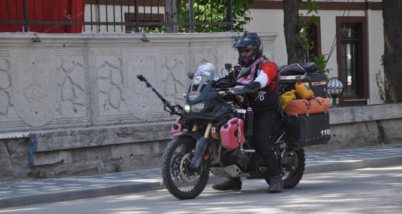 Taylandlı turist Türkiye’yi motosikletiyle şehir şehir geziyor...BoluNet