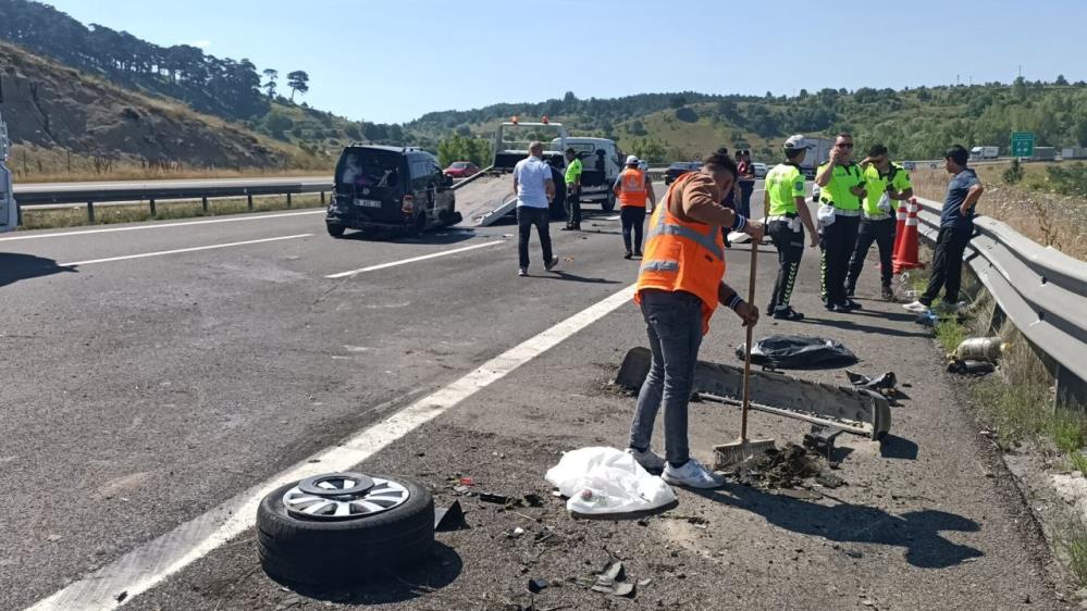 TEM’de hafif ticari aracın lastiği patladı: 9 yaralı 