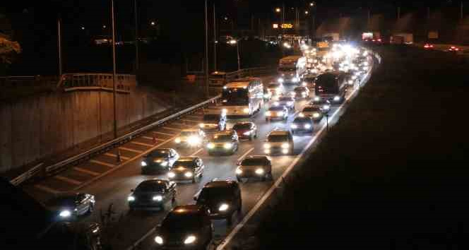 TEM'in Bolu geçişinde trafik durma noktasına geldi