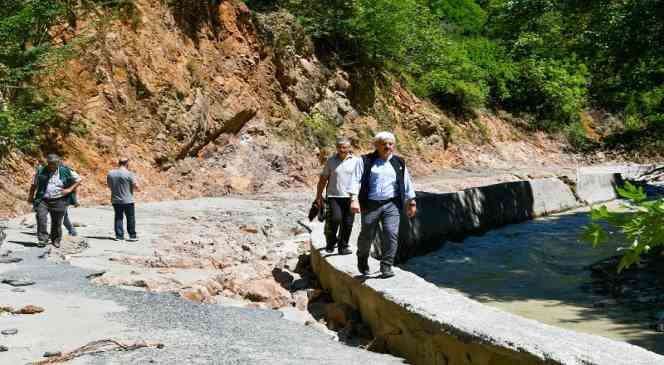 Vali Kılıç, sel sebebiyle çöken yol ve köprüyü inceledi 