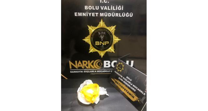 Yolcunun çantasından 45.25 gram uyuşturucu çıktı