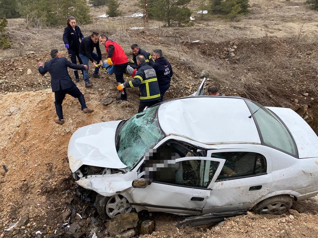 Yoldan çıkan otomobil hurdaya döndü: 1 ölü, 3 yaralı...BoluNet